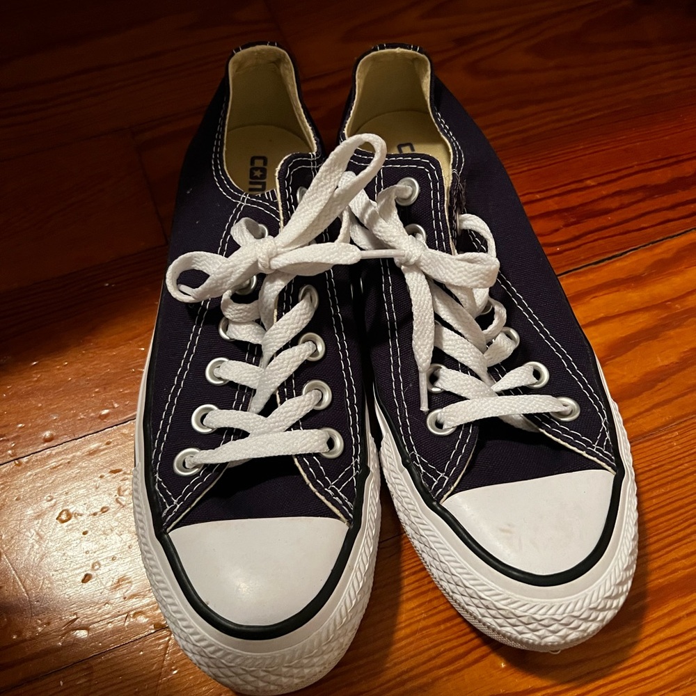 Converse (unisex - blue / purple color) women 6.5 and men’s 4.5